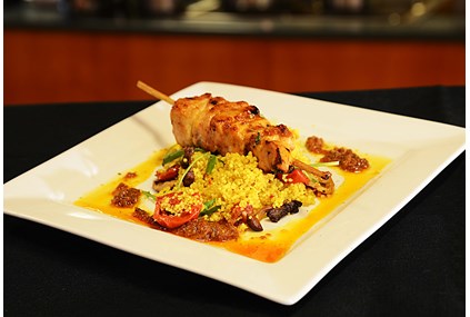 Krydret Couscous med grønnsaker, Kyllingspyd med mild curry paste og rød tomatpesto