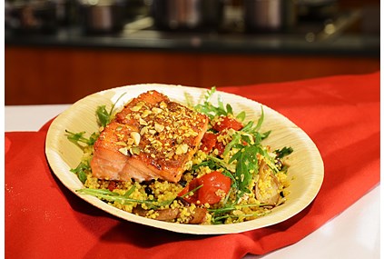 Lun Laks med krydret lun couscous, ruccola og villsopp