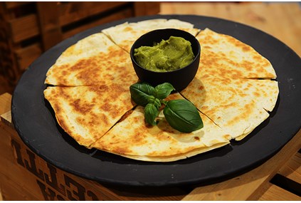 Kylling-Quesadilla med stubbskjellsopp og spinat