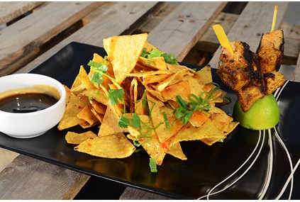 Sweet chili Homestyle chips med Teriyaki dip and Bombay kebabs