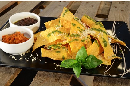 Nacho Strips Italia med pesto og kylling