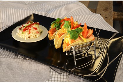 Fish Taco med Asian coleslaw og spicy Mexican Striped Rice