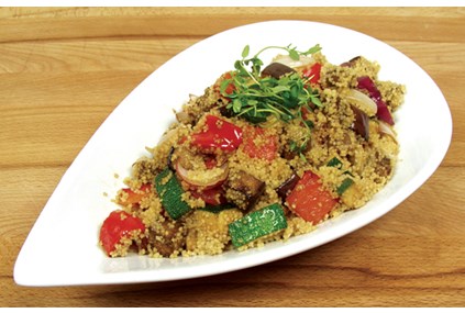 Couscous med bakte grønnsaker