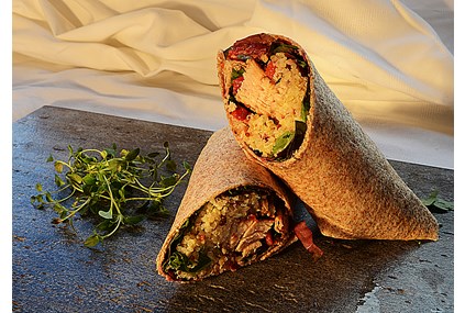 Inka power wrap med quinoa, grillet paprika, guacomole og kylling