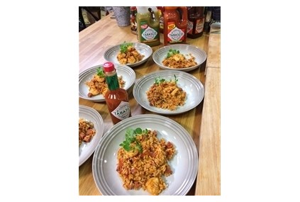 Klassisk New Orleans Jambalaya m/tomat, chorizo, reker og kylling