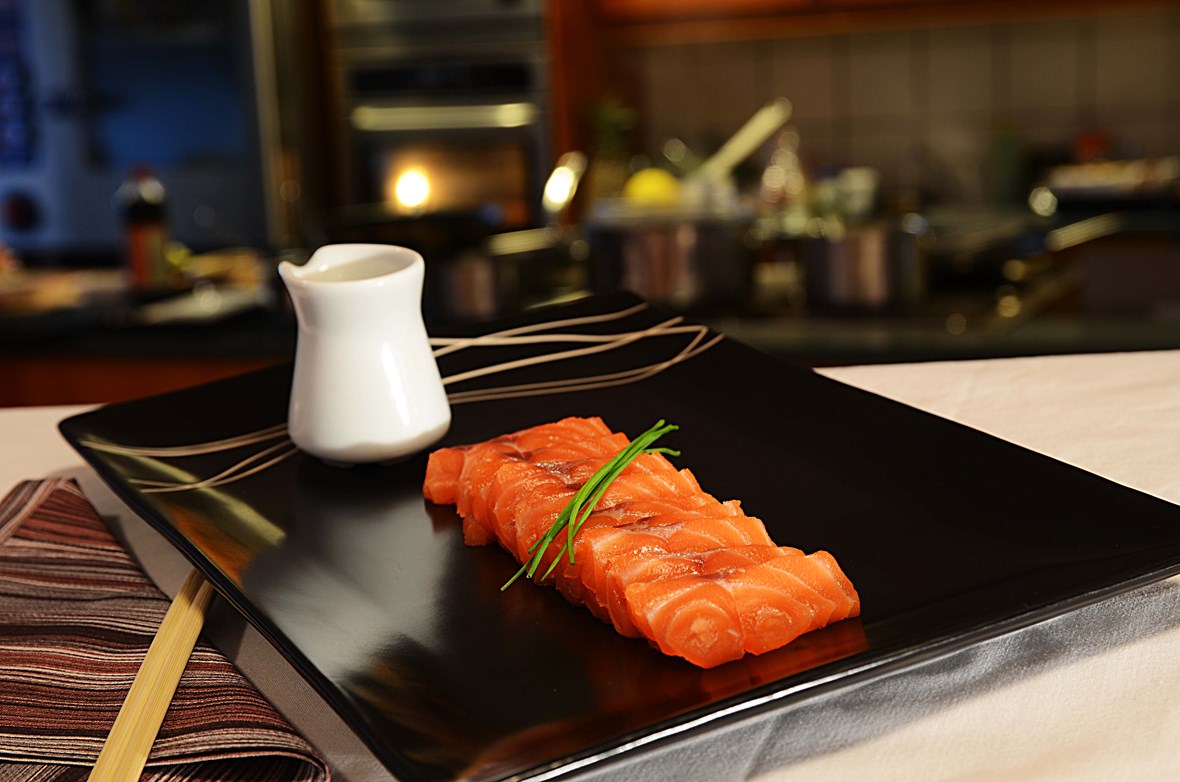 Sashimi laks med Premium soyasaus