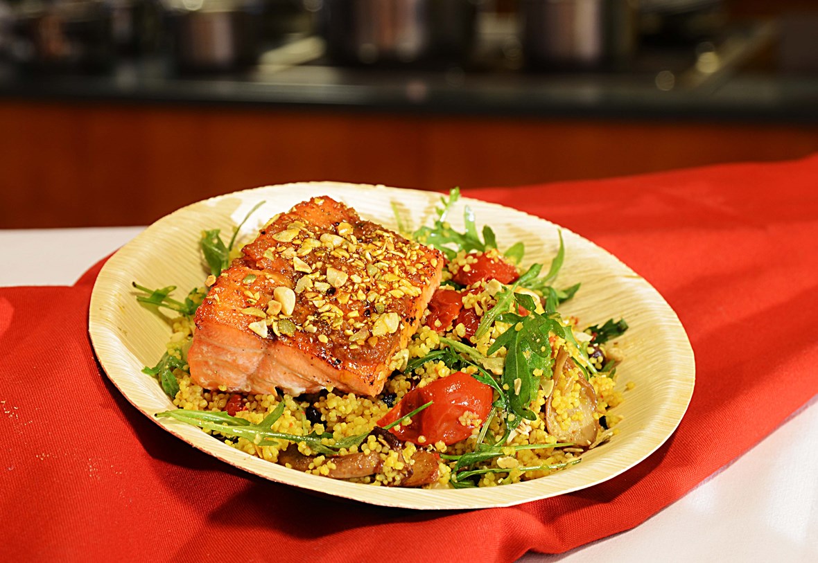 Lun Laks med krydret lun couscous, ruccola og villsopp