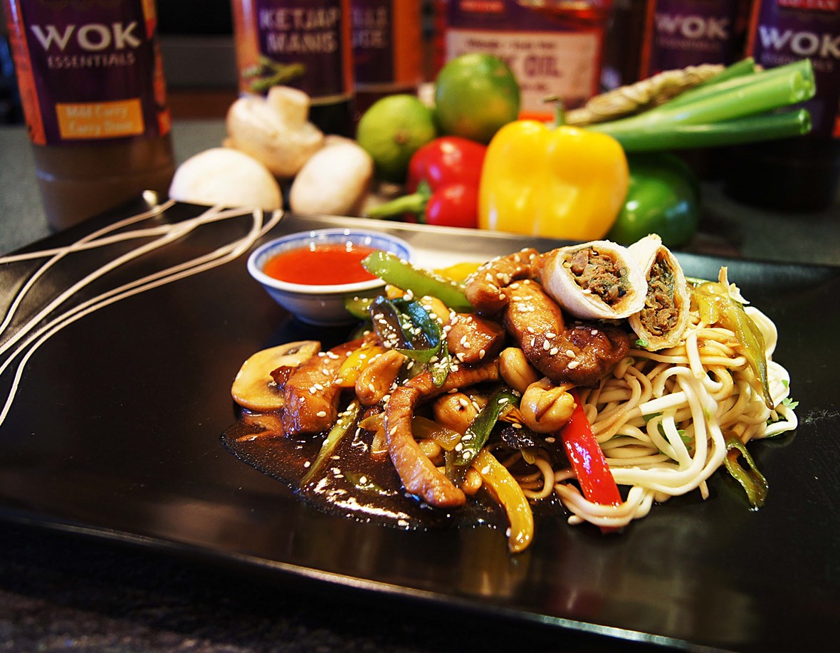 Teriyaki wok med 2 sauser
