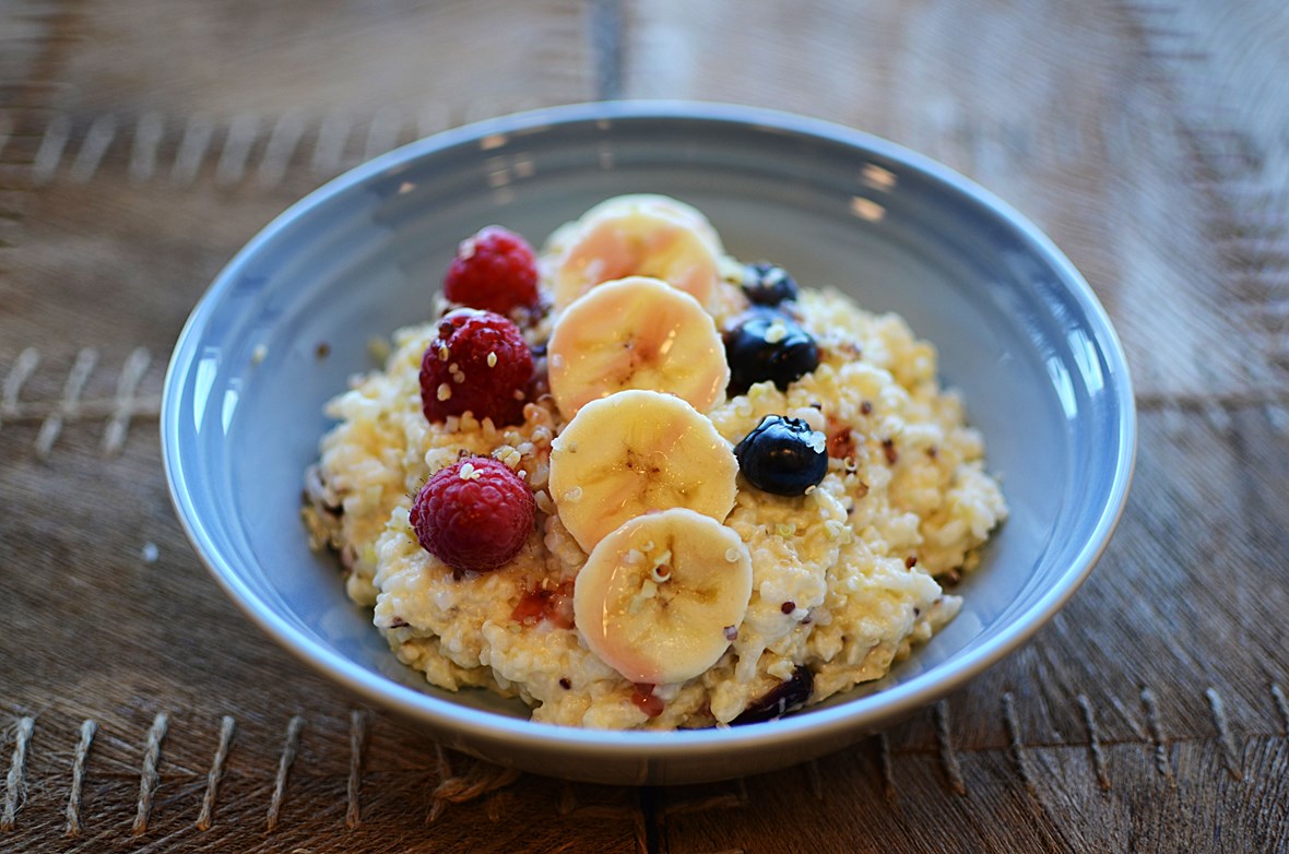 Byggrøt med quinoa og bær