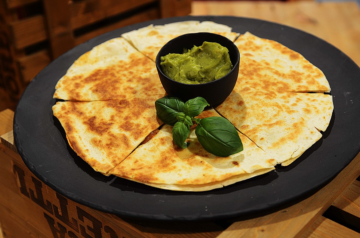 Kylling-Quesadilla med stubbskjellsopp og spinat