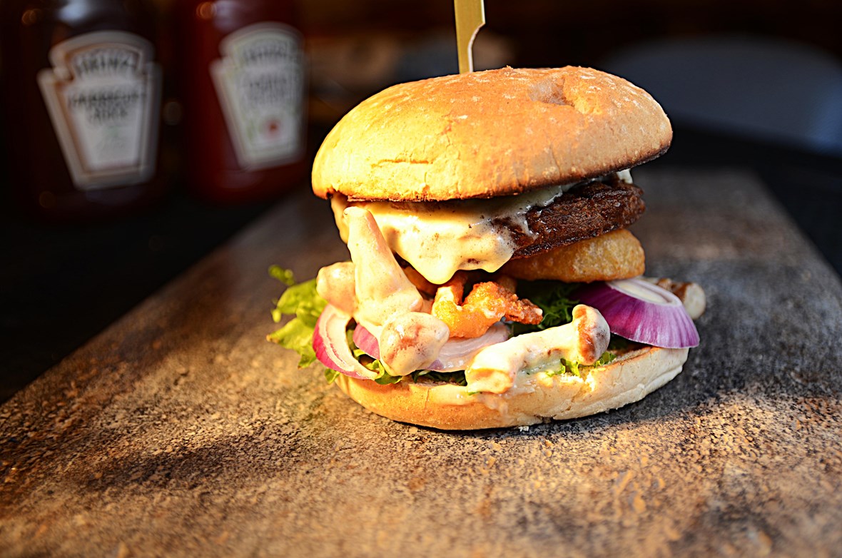 Veggie burger tripple onion med villsoppstuing