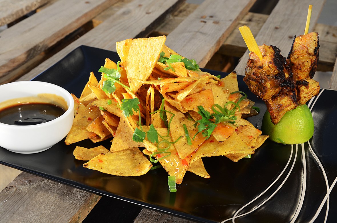 Sweet chili Homestyle chips med Teriyaki dip and Bombay kebabs