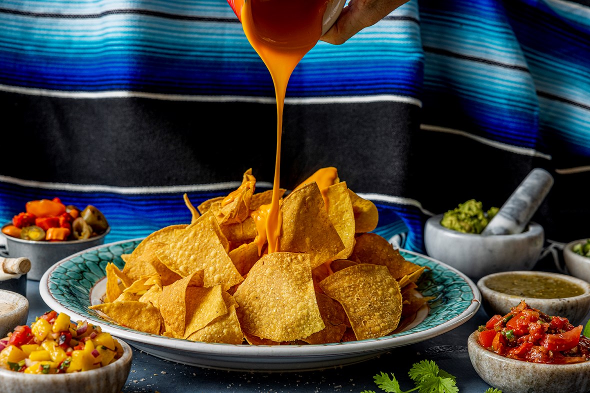 Nachos med ost og salsa