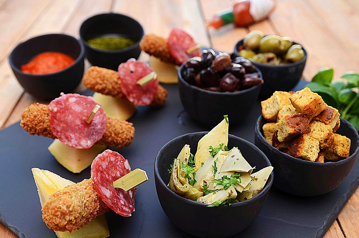 Sprøstekt Mozarella og melon - Antipasti