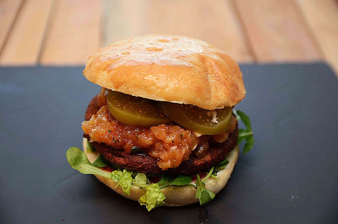 Vegetarisk Falafelburger Hawai style