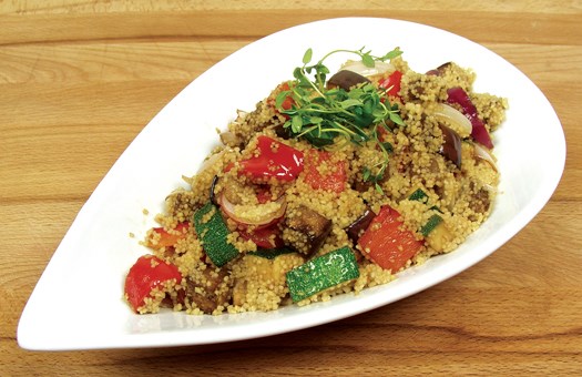 Couscous med bakte grønnsaker