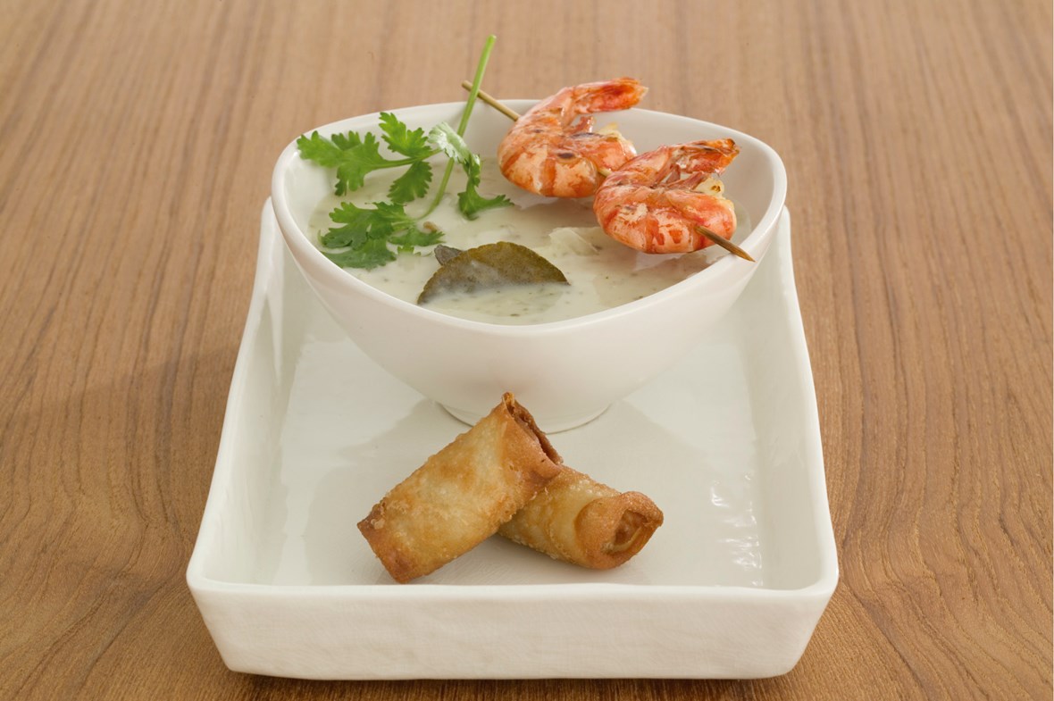 Grønn karrysuppe med scampi og kokos