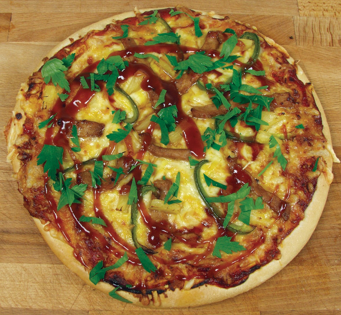 Indonesisk Ketjap-Sesam og ananas-pizza med marinert svinekjøtt