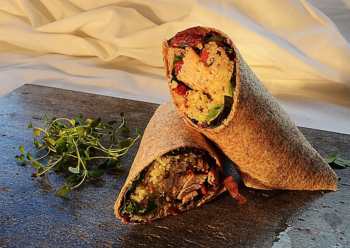Inka power wrap med quinoa, grillet paprika, guacomole og kylling