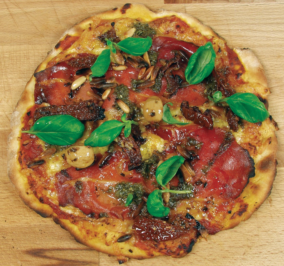 Italiensk Parma og pesto-pizza