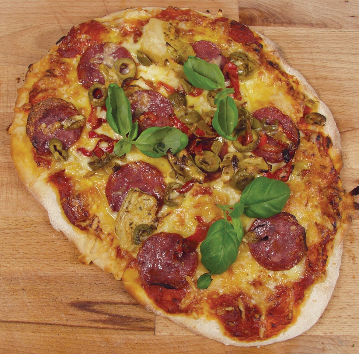 Italiensk salami-pizza