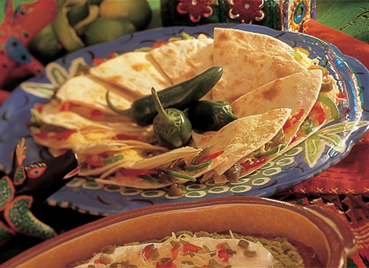 Quesadilla med kjøtt, salsa og hvitløk