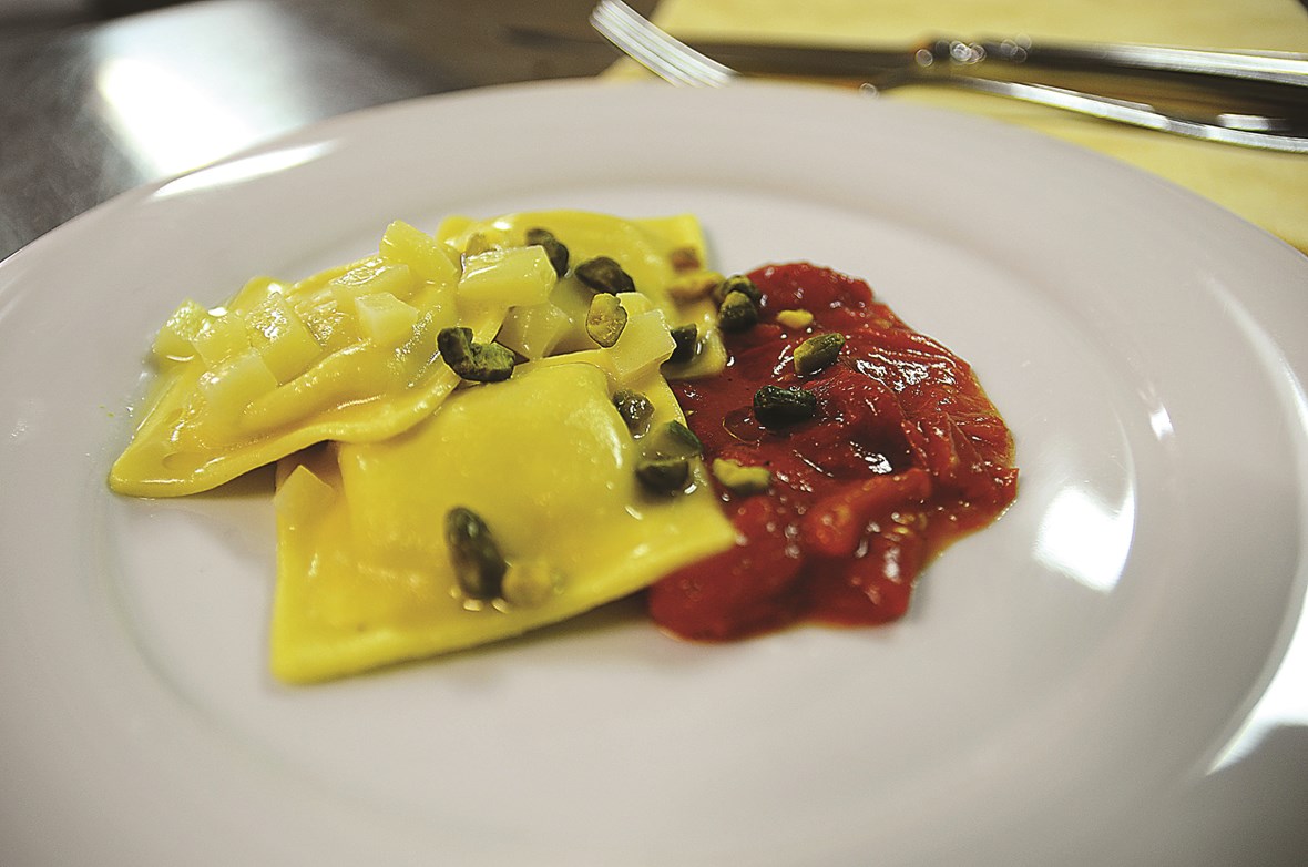 Ravioli fylt med fersk ricotta og agurkurt