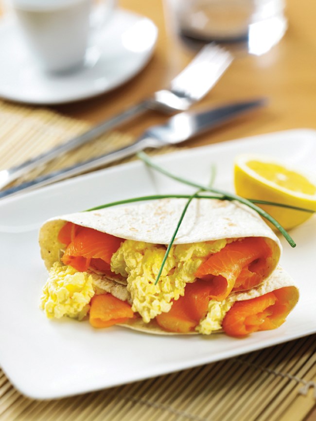 Wraps med laks og eggerøre
